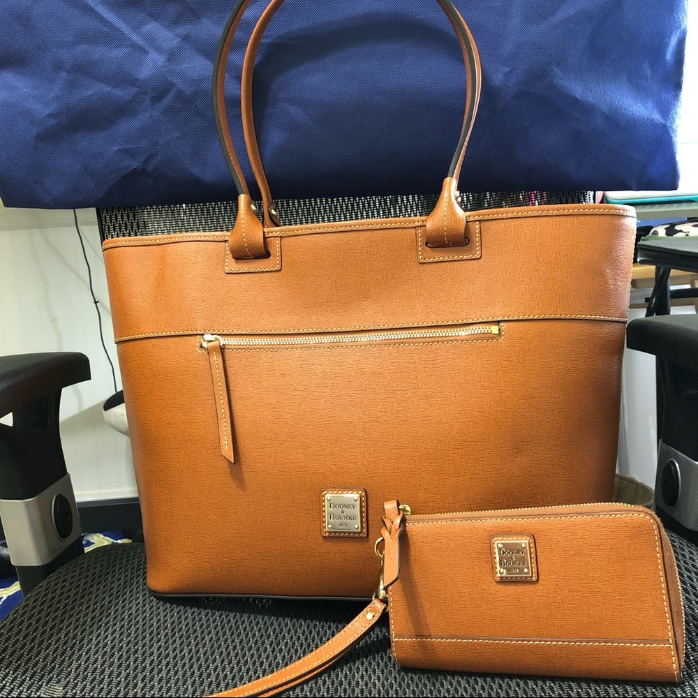 Dooney & Bourke Saffiano Large Shopper and zip wallet wristlet. Natural color